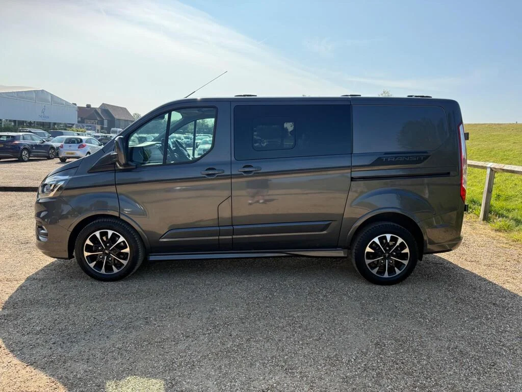 2019 Ford Transit Custom Sport Crew Van photo 4