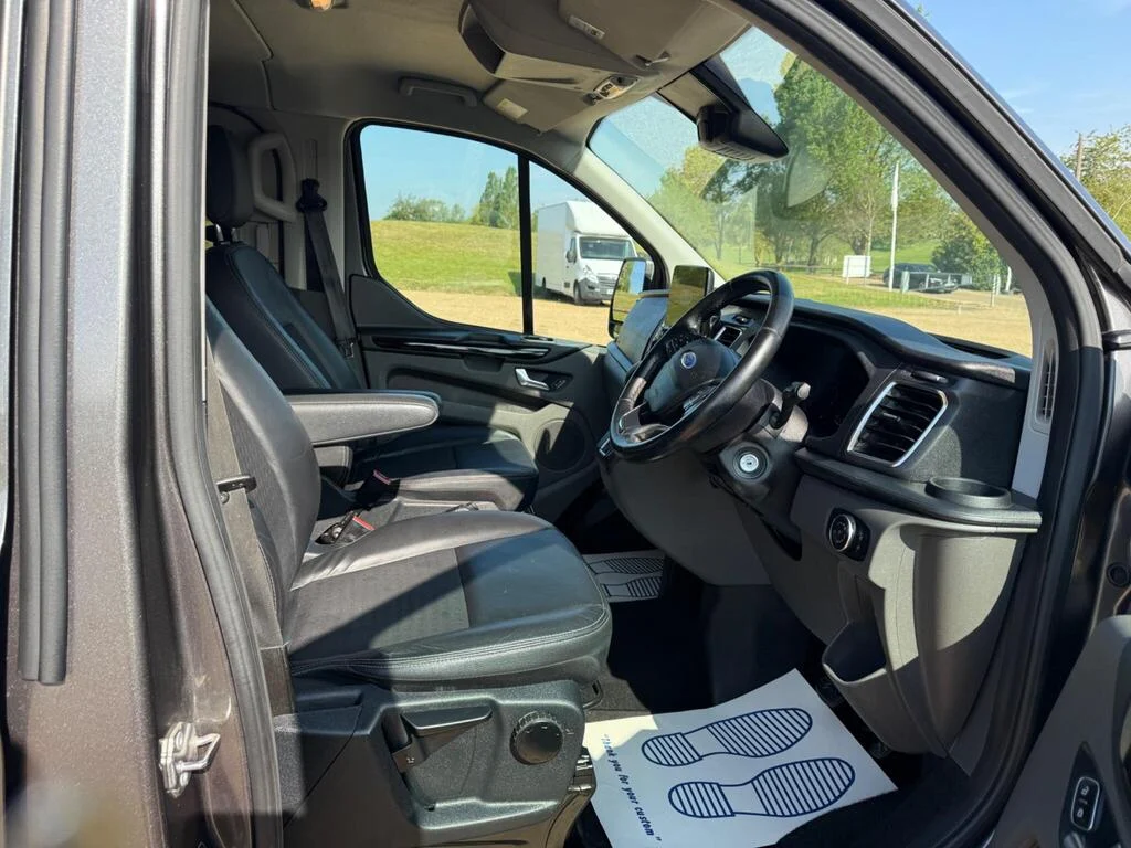 2019 Ford Transit Custom Sport Crew Van photo 9