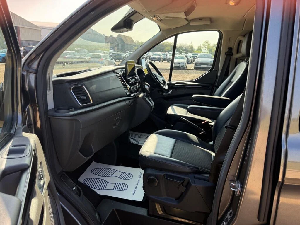 2019 Ford Transit Custom Sport Crew Van photo 10